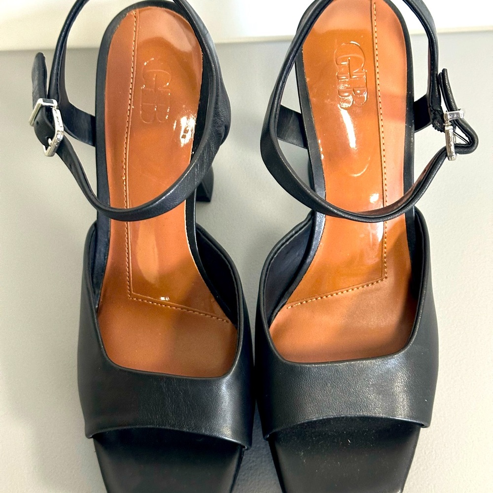 - - Gianni Bini square toe platform size 9.5